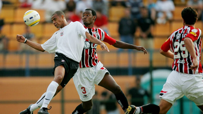 Choro Futebolístico - 😱, Que temporada de um goleiro. . 🏆, Títulos em  2005: Libertadores. Mundial de Clubes. Paulistão. . 🏆