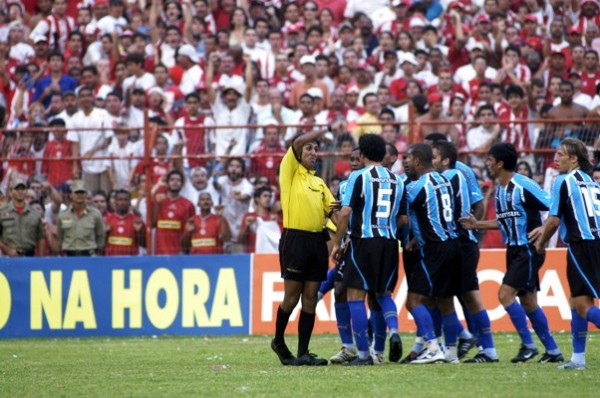 Em jogo com 4 pênaltis, Internacional vence Náutico e entra na zona de  acesso