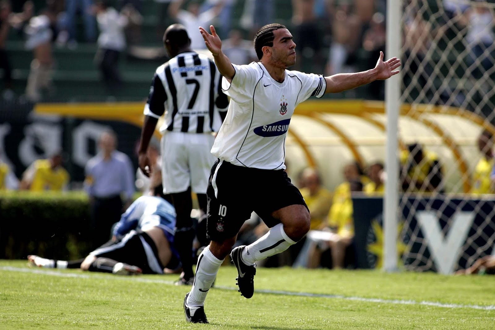 esp - São Paulo, 06/11/2005, Campeonato Brasileiro / Corinthians x Santos -  Jogo entre Corinthians e Santos realizado no…