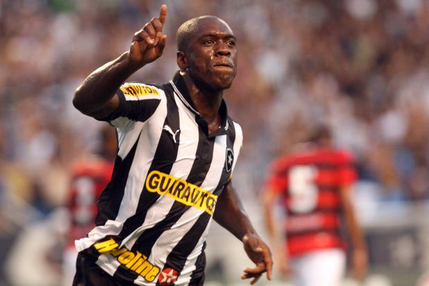 t 70487 com dores na coxa direita seedorf teve que deixar a partida neste sabado e preocupa para o jogo com o palmeiras