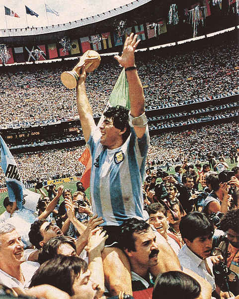 481px Maradona Estadio Azteca