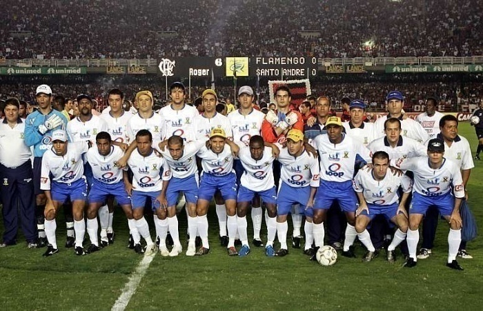 Autor de golaço, Jean Carlos celebra classificação do Fla na