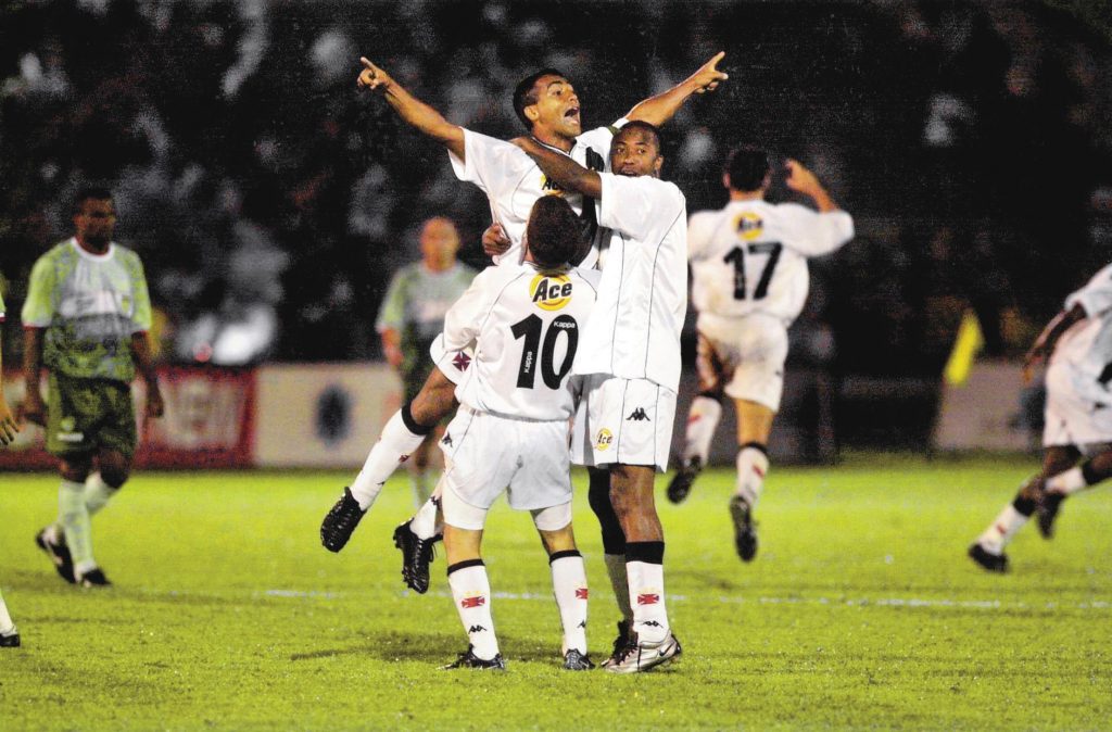 romario comemora um de seus tres gols na final da mercosul contra o palmeiras ALexandre Battibugli