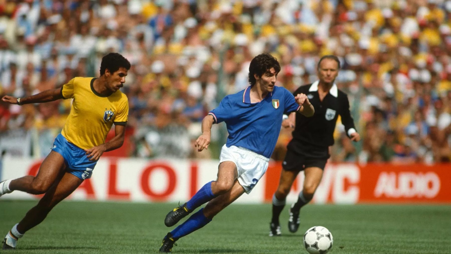 paolo rossi da italia com toninho cerezo do brasil 1607579809299 v2 1920x1080