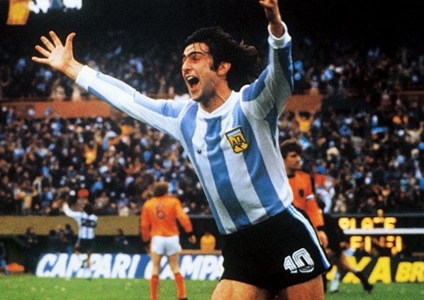 Campeão do mundo com a Argentina em 78, Kempes diz que seleção tem