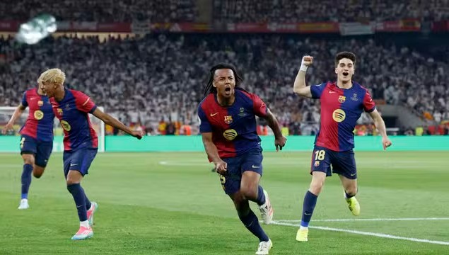 Barcelona x Real Madrid - El Clásico 25 kounde barca 2025