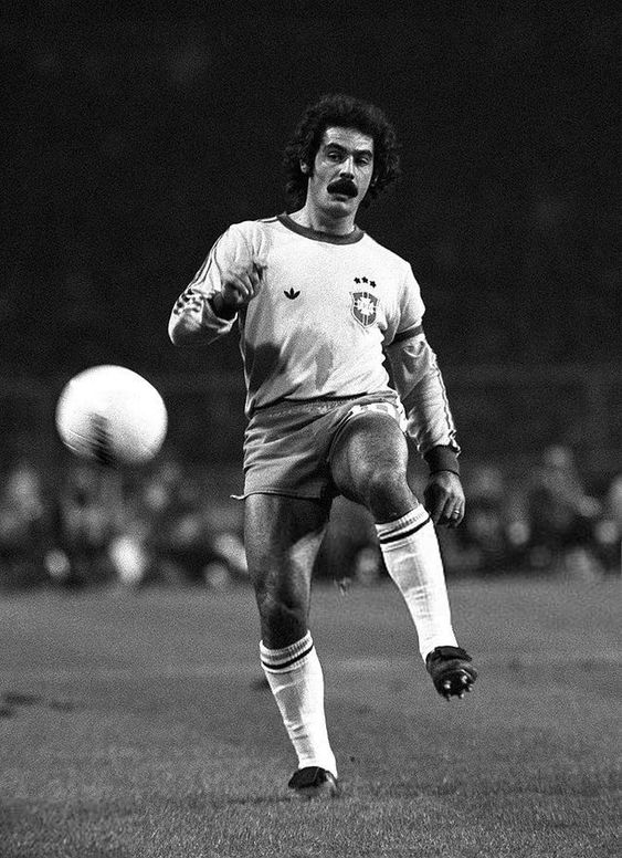 10 maiores atletas brasileiros de acordo com a 1xBet 8 7 Roberto Rivellino