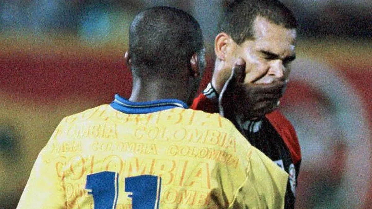 A história do Paraguai x Colômbia que terminou com um narco se oferecendo para matar Chilavert A história do Paraguai x Colômbia que terminou com um narco se oferecendo para matar Chilavert
