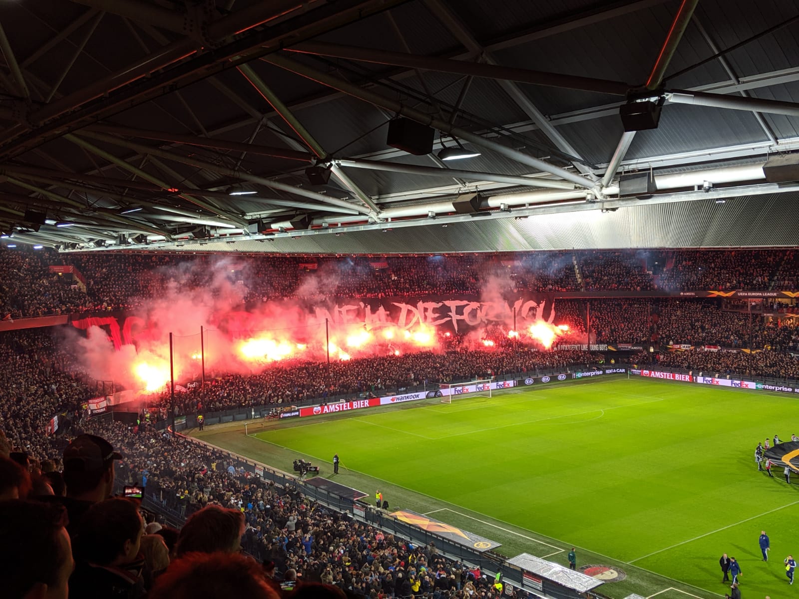 De Kuip - O Caldeirão de Roterdã 23 de kuip lotado