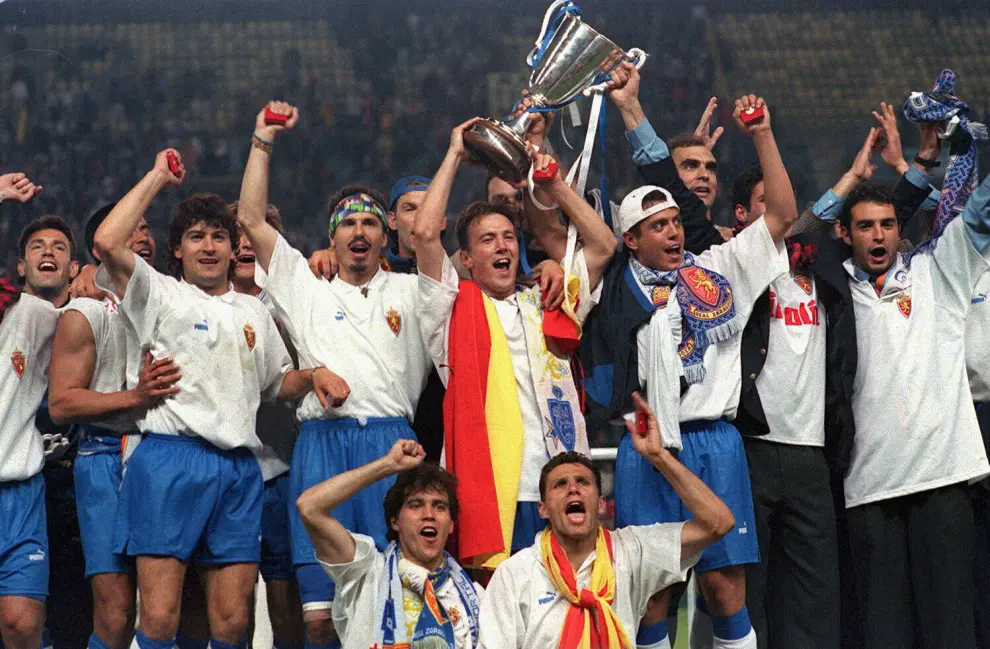 Esquadrão Imortal - Real Zaragoza 1993-1995 21 el real zaragoza conquista la recopa de europa en el parque de los principes de paris tras derrotar al arsenal 1 2 5