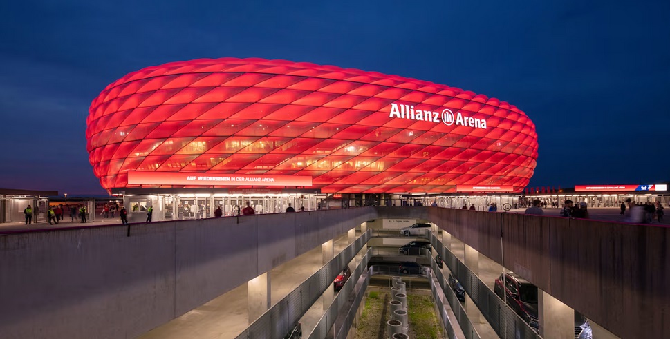 Allianz Arena - Influente de Munique 8 allianz arena vermelha