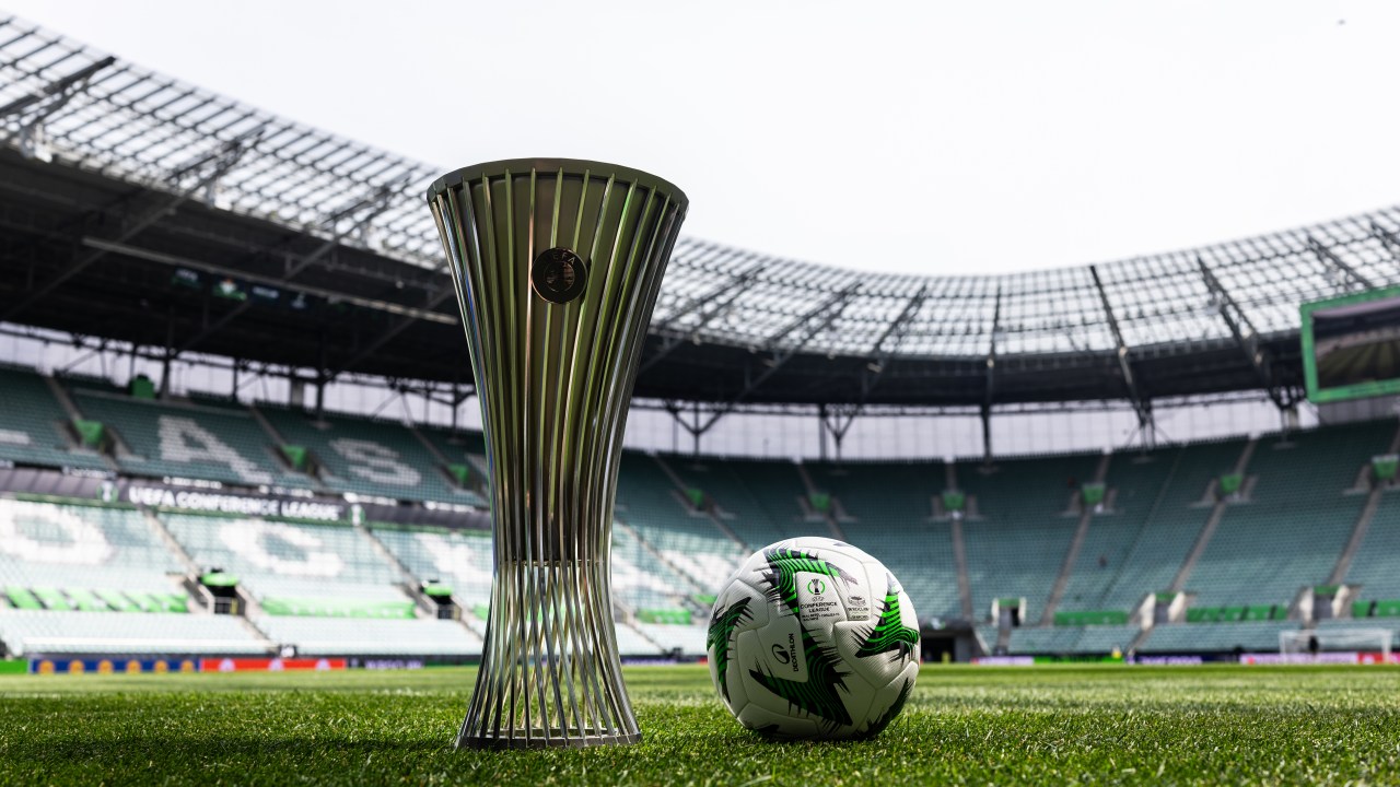 A Placa da UEFA 6 conference league trophy