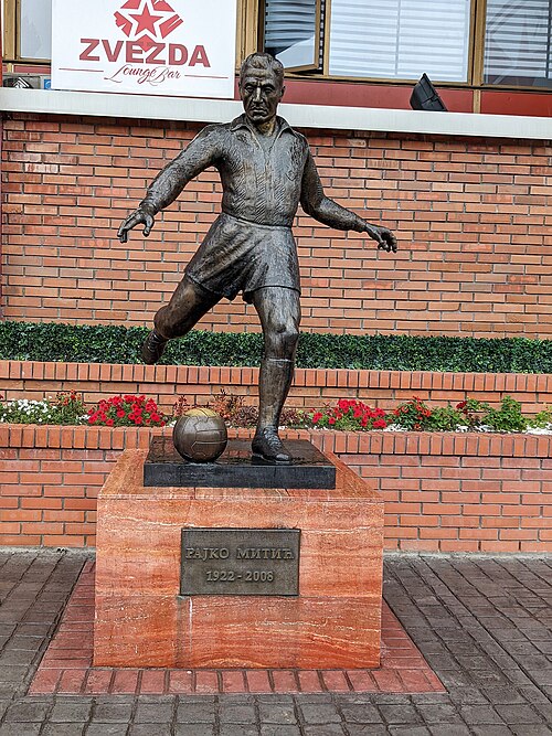 Craque Imortal - Rajko Mitic 9 Statue of Rajko Mitic outside the stadium named after him in Belgrade