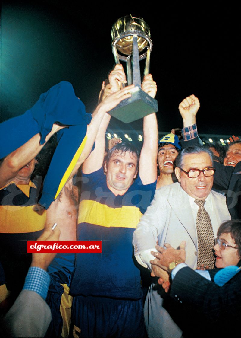 Os títulos mundiais do Boca Juniors 2 Sune levanta copa