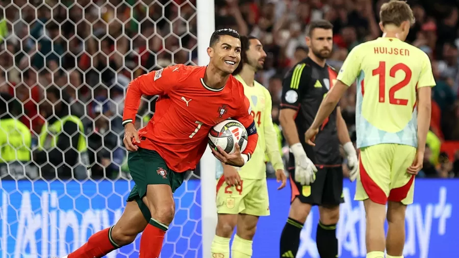 Espanha x Portugal: grandes jogos na história 12 cristiano ronaldo comemora gol na final da liga das nacoes sobre a espanha