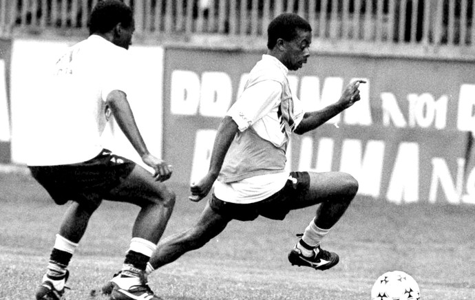 Craque Imortal - Dener 10 20140417 0125 2 a ginga de dener em treino do vasco em 94 pouco tempo antes da sua morte