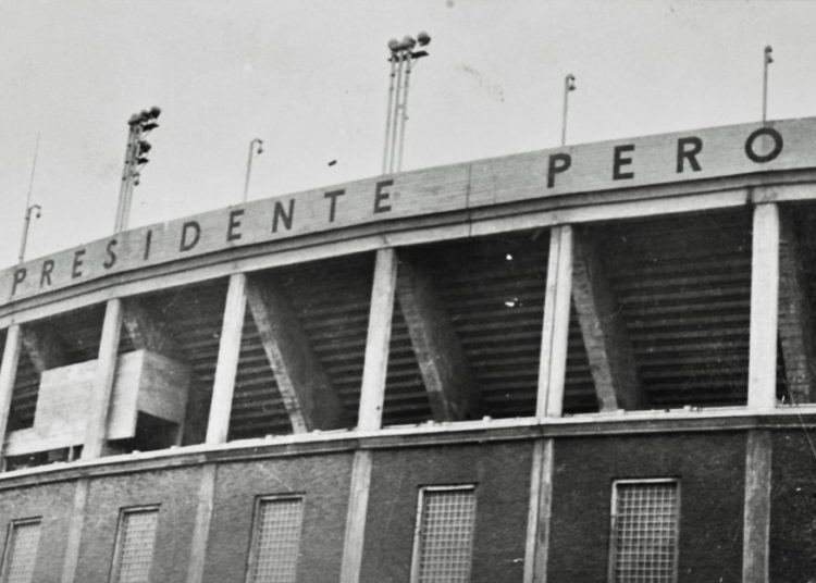 Estadio de racing desde afuera 1950