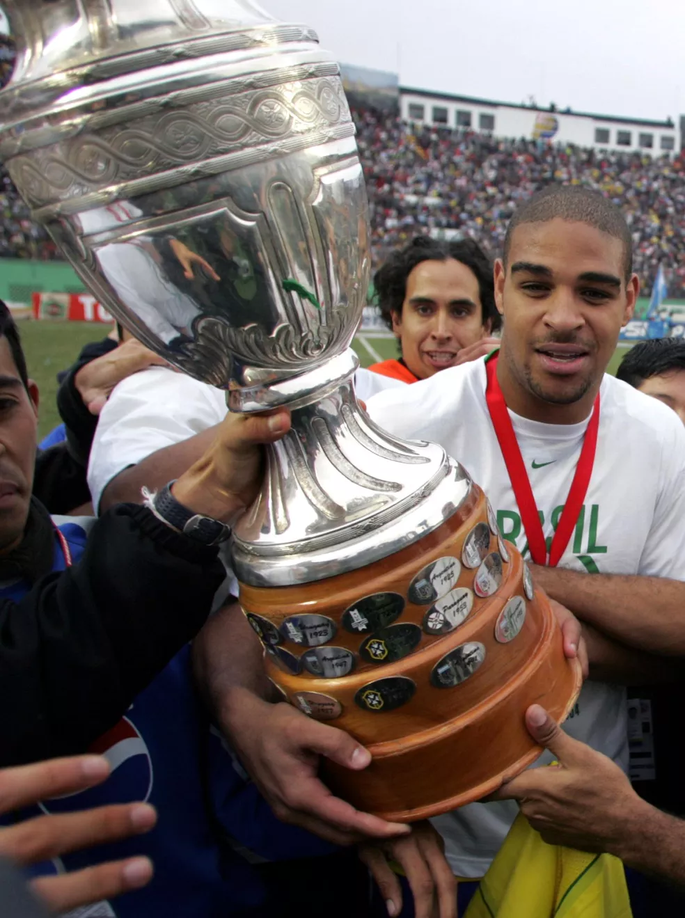 adriano 2004 AFP000 mvd2004072561251