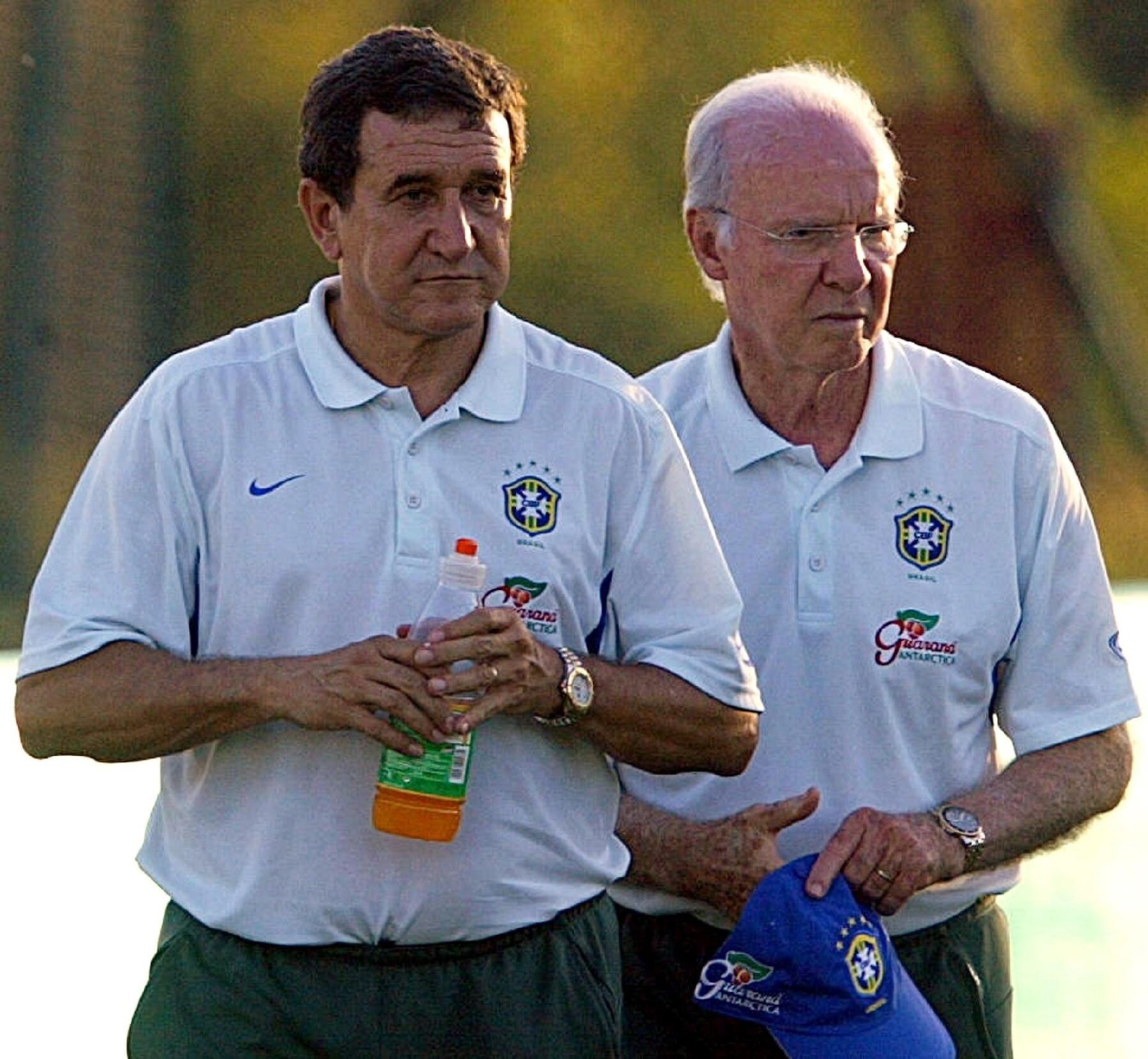 zagallo e parreira durante treino da selecao brasileira na franca em 2003 1647552240884 v2 1920x1771