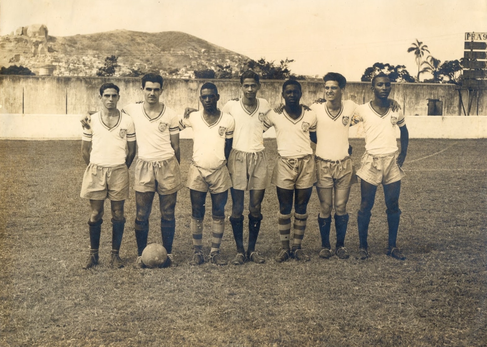 01. O inicio de Evaristo o segundo na imagem nos juvenis do Madureira