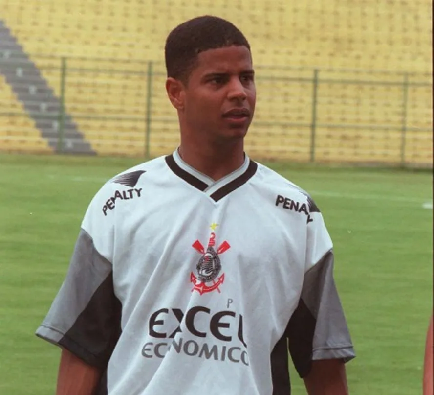 40532443 04091998 sergio tomiaski es o jogador do corinthians marcelinho carioca foi convo