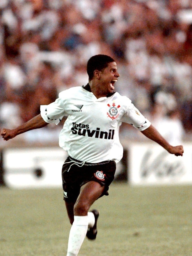 marcelinho carioca comemora gol marcado no classico corinthians e palmeiras