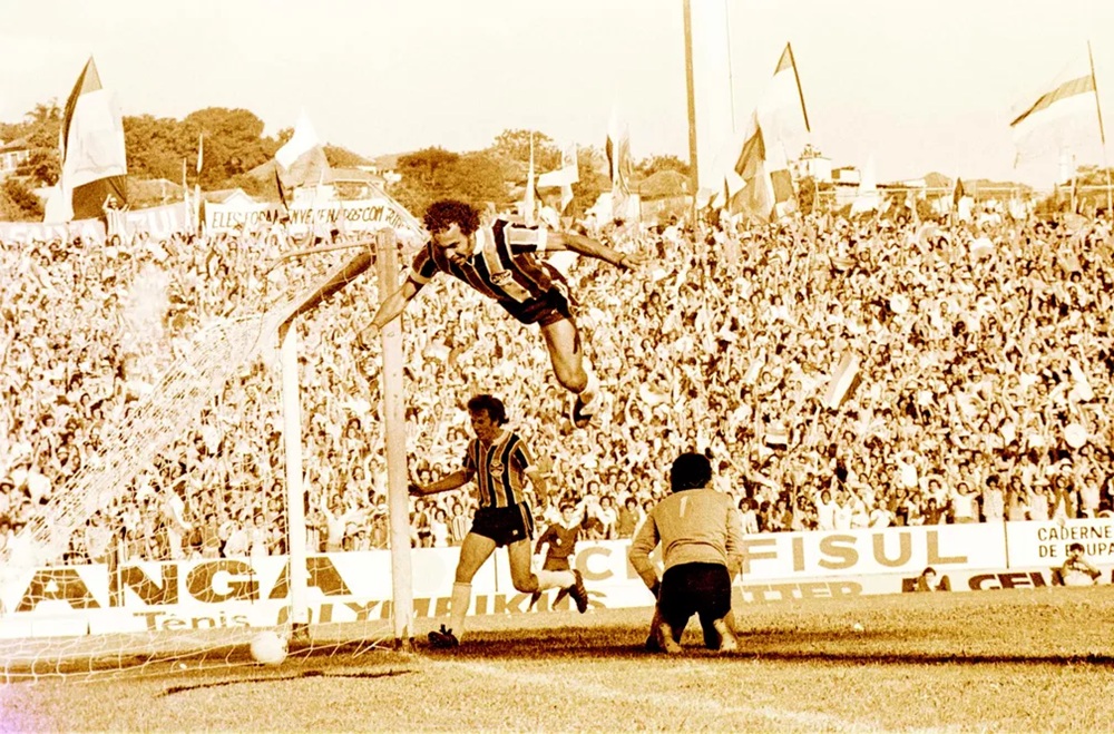 Gremio 1 x 0 Internacional foto salto Andre Catimba