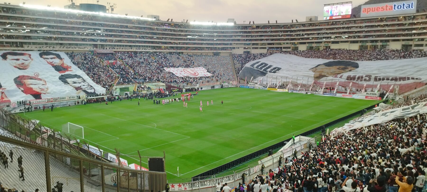 Monumental U