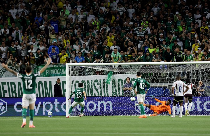veiga gol penalti