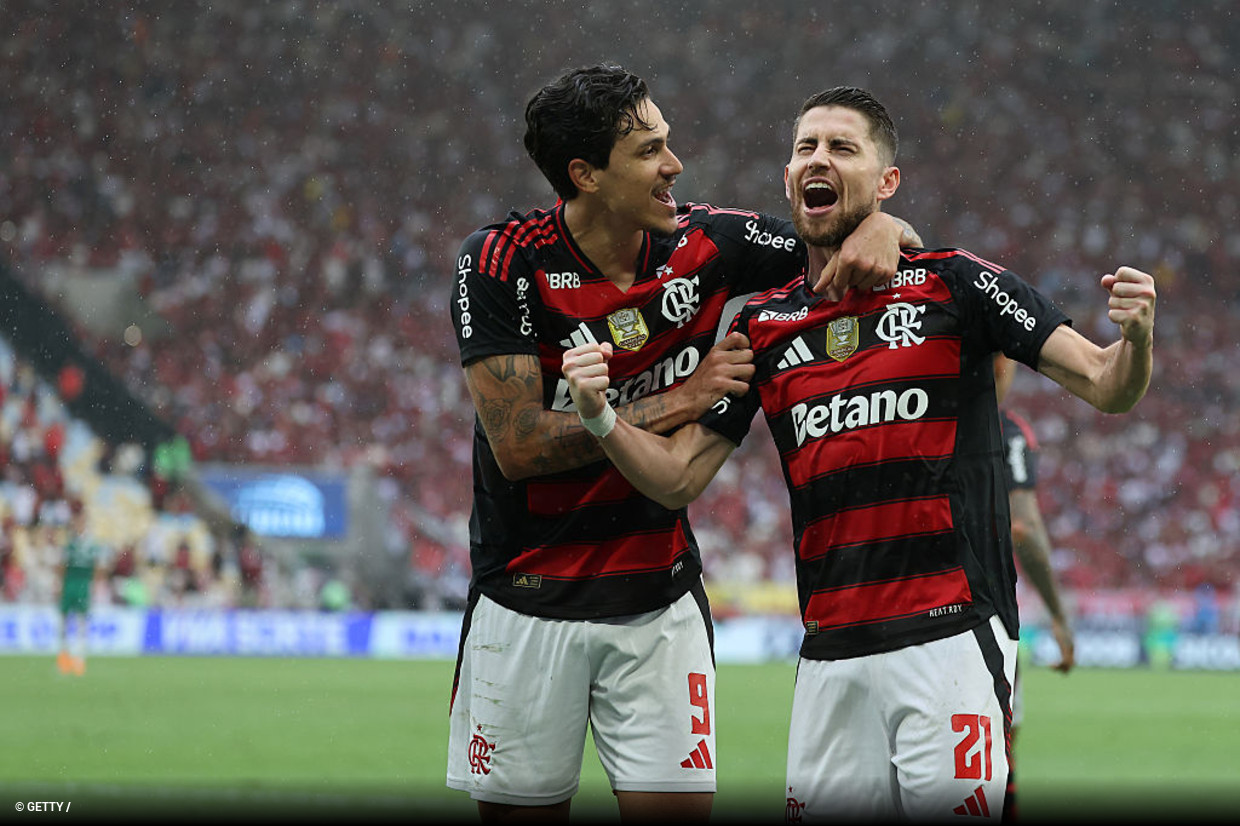 1364477 pedro desequilibra flamengo vence palmeiras e acirra briga p