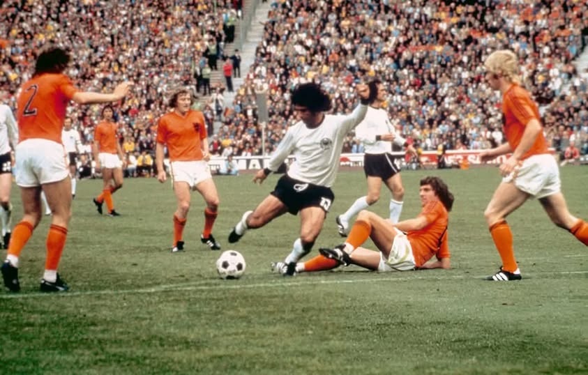 gerd muller alemanha holanda74
