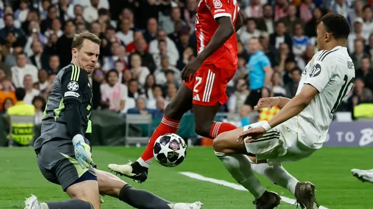 manuel neuer do bayern de munique em acao contra o real madrid pela liga dos campeoes