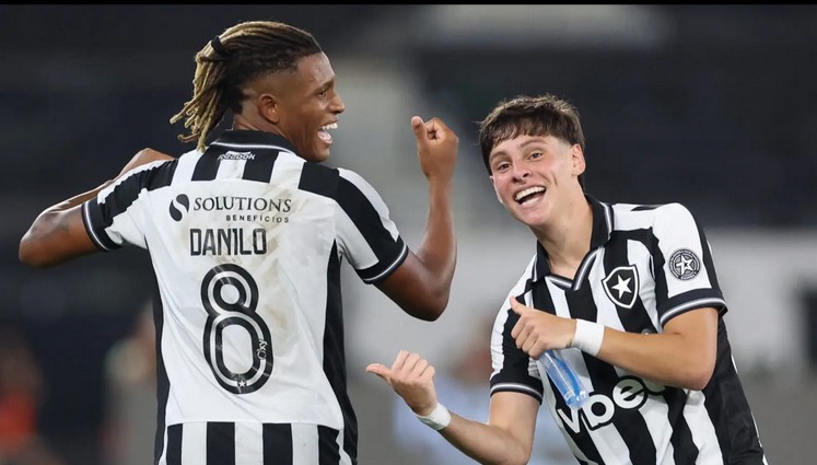 Flamengo monitora Danilo, mas negociação esbarra em concorrência italiana e pedida de R$ 205 milhões Flamengo monitora Danilo, mas negociação esbarra em concorrência italiana e pedida de R$ 205 milhões