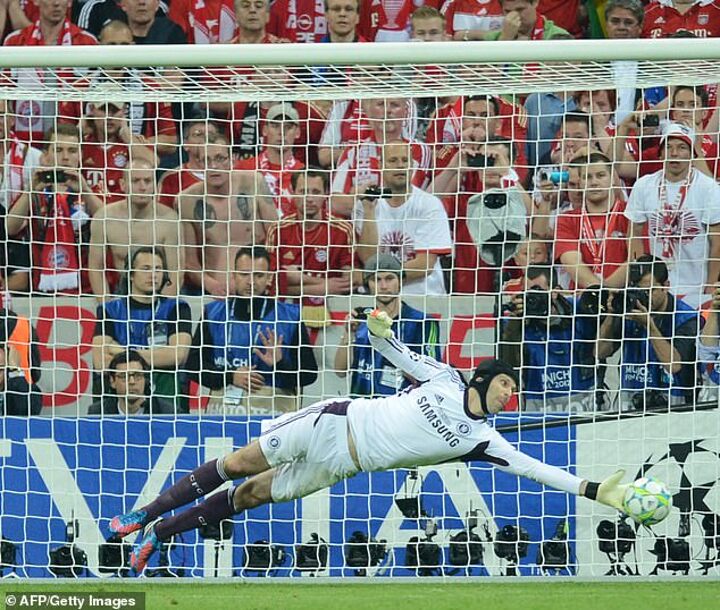cech defende penalti