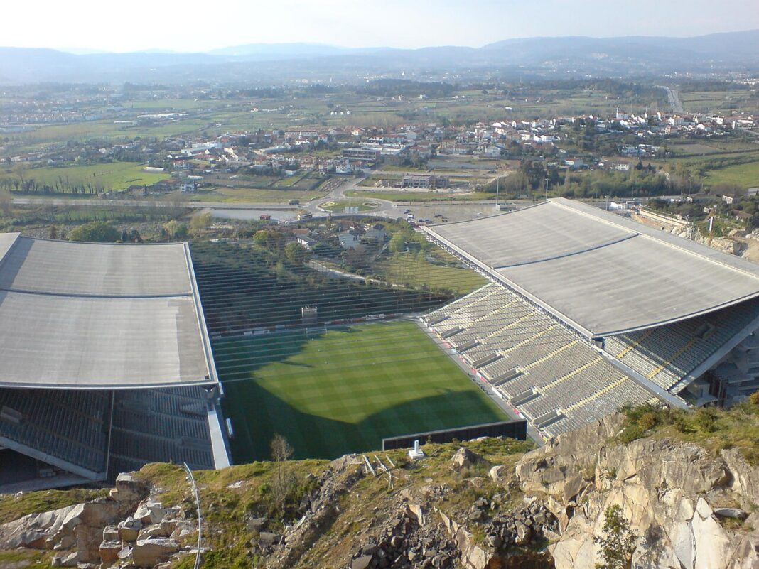 a pedreiraEduardo_Souto_de_Moura_-_Braga_Stadium_02 estádio municipal de braga a pedreira