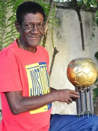 marinho bola de ouro